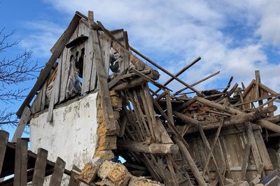 Залишки будинку, де вибухнула ракета Залишки будинку, де вибухнула ракета