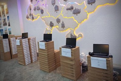 Для школярів Южненської громади на Одещині передали 140 ноутбуків