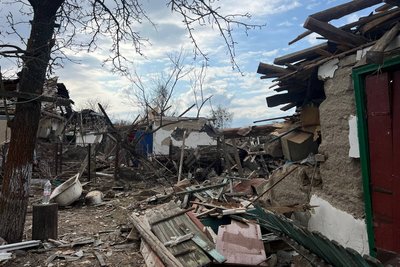 "Залишилися голі й босі" — жителі Коростеня на Житомирщині про наслідки атаки РФ "Залишилися голі й босі" — жителі Коростеня на Житомирщині про наслідки атаки РФ