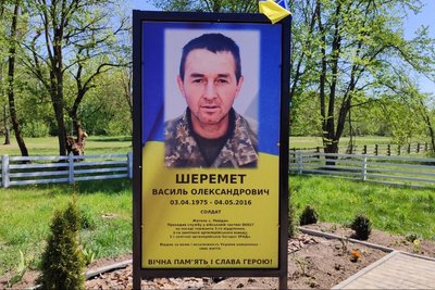 Увіковічнили подвиг захисників-односельчан: у громаді на Житомирщині відкрили Алею Героїв Увіковічнили подвиг захисників-односельчан: у громаді на Житомирщині відкрили Алею Героїв