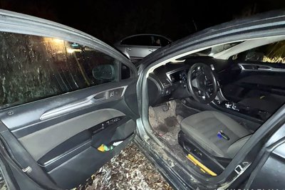 Бойові гранати та побита автівка: у Коростені водію повідомили про підозру та посадили під домашній арешт Бойові гранати та побита автівка: у Коростені водію повідомили про підозру та посадили під домашній арешт