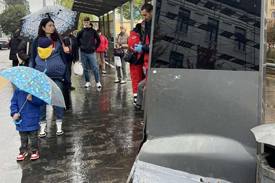 У Вінниці легковик в'їхав в зупинку громадського транспорту: є травмовані У Вінниці легковик в'їхав в зупинку громадського транспорту: є травмовані