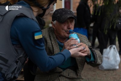 "Це наше рідне місто і наша особиста трагедія". Поліцейські і волонтери вивозять людей з Вовчанська та прилеглих сіл