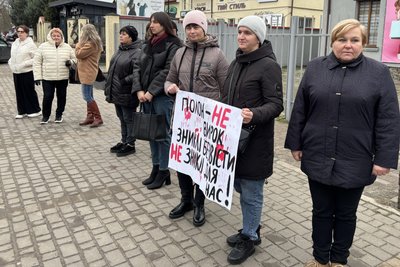 В селищі на Волині рідні полонених і зниклих безвісти вийшли на акцію підтримки В селищі на Волині рідні полонених і зниклих безвісти вийшли на акцію підтримки