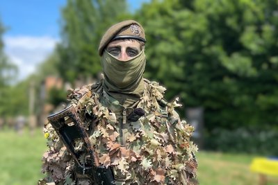 "Подолали дистанцію в 25 кілометрів": курсантам-розвідникам на Рівненщині вручили їхні перші берети "Подолали дистанцію в 25 кілометрів": курсантам-розвідникам на Рівненщині вручили їхні перші берети