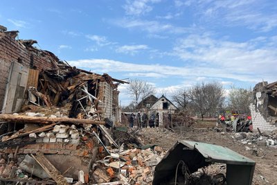 "Залишилися голі й босі" — жителі Коростеня на Житомирщині про наслідки атаки РФ "Залишилися голі й босі" — жителі Коростеня на Житомирщині про наслідки атаки РФ