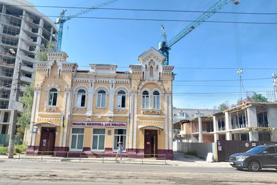 У Житомирі впритул до пам'ятки історії будують багатоповерхівку: місцеві та експерти проти — як реагує влада У Житомирі впритул до пам'ятки історії будують багатоповерхівку: місцеві та експерти проти — як реагує влада