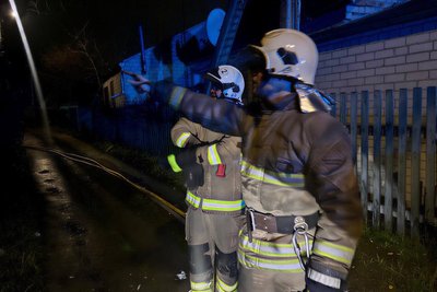 У Житомирі під час гасіння пожежі у приватному будинку виявили тіло людини У Житомирі під час гасіння пожежі у приватному будинку виявили тіло людини