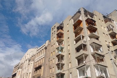 У центрі Харкова пошкоджені 111 будівель. Як усувають наслідки ракетних ударів РФ