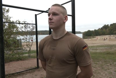 У Житомирі курсант військового інституту з Хмельниччини встановив рекорд, виконавши за годину 238 силових вправ У Житомирі курсант військового інституту з Хмельниччини встановив рекорд, виконавши за годину 238 силових вправ