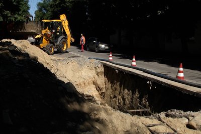 В Житомирі планують завершити ремонтні роботи на дорозі, де провалився каналізаційний колектор В Житомирі планують завершити ремонтні роботи на дорозі, де провалився каналізаційний колектор