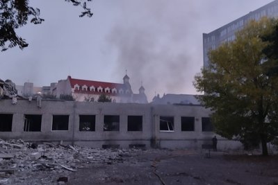 У Житомирі зайнялася будівля розбомбленого росіянами ліцею №25: що відомо У Житомирі зайнялася будівля розбомбленого росіянами ліцею №25: що відомо