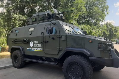 Має захист від мін та оснащений великокаліберним кулеметом: спецпризначенці Харківщини отримали бронетранспортер "Козак" Має захист від мін та оснащений великокаліберним кулеметом: спецпризначенці Харківщини отримали бронетранспортер "Козак"