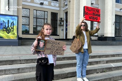 "Вшануй в Одесі": родини військових і ветерани провели акцію памʼяті загиблих у війні з Росією "Вшануй в Одесі": родини військових і ветерани провели акцію памʼяті загиблих у війні з Росією