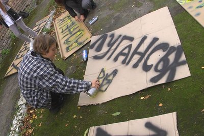 В місті на Волині вивісили плакати на підтримку окупованих міст України В місті на Волині вивісили плакати на підтримку окупованих міст України