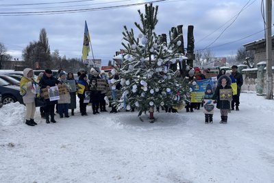 У Кролевці встановили "Ялинку надії" У Кролевці встановили "Ялинку надії"