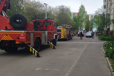 Пожежа у квартирі в Луцьку: з дев'ятого поверху евакуювали чотирьох людей, серед яких підліток Пожежа у квартирі в Луцьку: з дев'ятого поверху евакуювали чотирьох людей, серед яких підліток