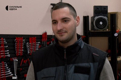 Гараж у Херсоні затопило після підриву Каховської ГЕС: в Одесі переселенці з нуля відкрили СТО Гараж у Херсоні затопило після підриву Каховської ГЕС: в Одесі переселенці з нуля відкрили СТО