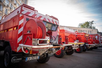 Рятувальники Одещини отримали від благодійного фонду шість автоцистерн Рятувальники Одещини отримали від благодійного фонду шість автоцистерн