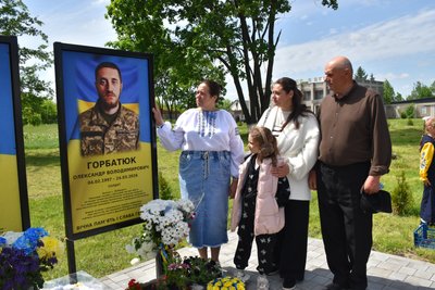 «27 днів був в оточенні» — історія загиблого воїна з Житомирщини Олександра Горбатюка «27 днів був в оточенні» — історія загиблого воїна з Житомирщини Олександра Горбатюка