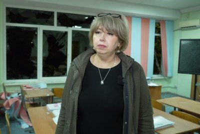Уламки дрона впали на стадіон школи у Дніпрі: пошкоджено будинки та навчальні заклади Уламки дрона впали на стадіон школи у Дніпрі: пошкоджено будинки та навчальні заклади