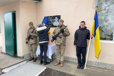 На Одещині встановили меморіальну дошку на честь загиблого 19-річного військового