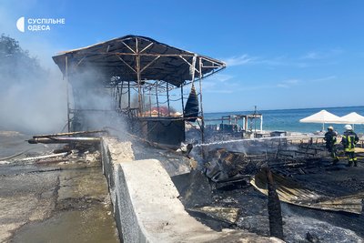 В Одесі на березі моря загорілося кафе "Ікра"