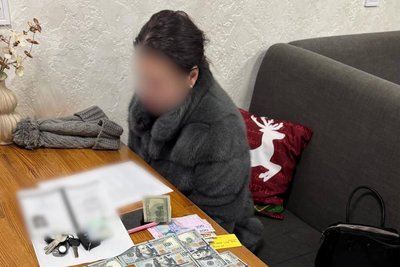 Підозрювана в отриманні хабаря лікарка Підозрювана в отриманні хабаря лікарка