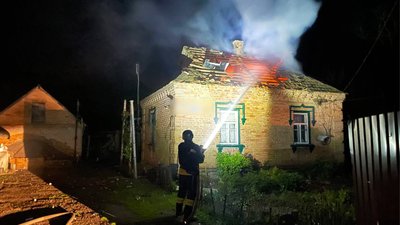 У Кропивницькому районі внаслідок російської дронової атаки горів приватний будинок
