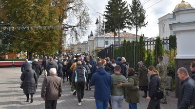У Луцьку попрощалися з загиблим військовим Віталієм Пшитюком У Луцьку попрощалися з загиблим військовим Віталієм Пшитюком