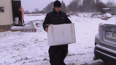 Зібрані речі відвозять до обласної психіатричної лікарні Зібрані речі відвозять до обласної психіатричної лікарні