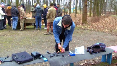 Школяр з Вінниччини виготовляє дрони-камікадзе для оборонців Школяр з Вінниччини виготовляє дрони-камікадзе для оборонців