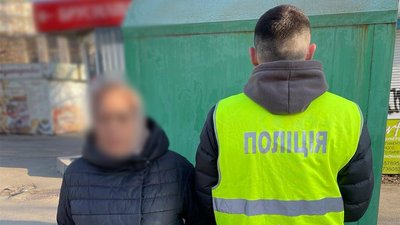 Представилась сусідкою: в Києві жінка обікрала стареньку пенсіонерку