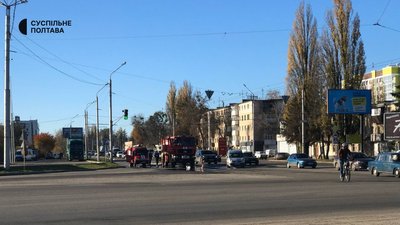 Пожежу у Полтаві, яка виникла через удар російської армії, локалізували Пожежу у Полтаві, яка виникла через удар російської армії, локалізували