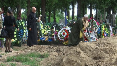 У Сумах поховали офіцера-прикордонника Сумського загону Олександра Кузьменка У Сумах поховали офіцера-прикордонника Сумського загону Олександра Кузьменка