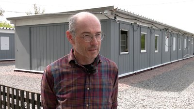 Громадянин Швейцарії власним коштом встановив модульне містечко в селі Красне на Чернігівщині Громадянин Швейцарії власним коштом встановив модульне містечко в селі Красне на Чернігівщині
