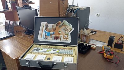 Житомирські підприємці виготовили для військових майже 40 портативних електрозарядних станцій Житомирські підприємці виготовили для військових майже 40 портативних електрозарядних станцій