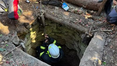 У Запорізькому районі врятували чоловіка, який впав у колодязь і не міг вибратися