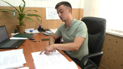 Бульвар розбрату: у Смілі комунальники зрізали дерева, мешканці проти Бульвар розбрату: у Смілі комунальники зрізали дерева, мешканці проти