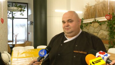 Як в Івано-Франківську діти вареники ліпили Як в Івано-Франківську діти вареники ліпили