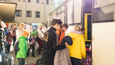 У храмах Львова знайшли прихисток майже 60 тисяч людей з інших регіонів України У храмах Львова знайшли прихисток майже 60 тисяч людей з інших регіонів України
