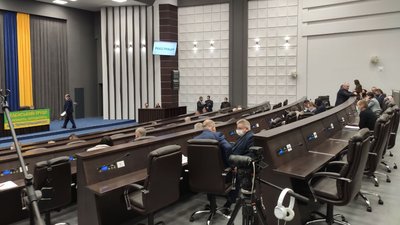30 батьків учнів і педагогів зібрались під Тернопільською ОДА 30 батьків учнів і педагогів зібрались під Тернопільською ОДА