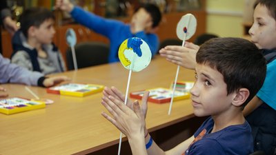 У Дніпрі для дітей-переселенців провели майстер клас зі створення іграшок та мультфільмів
