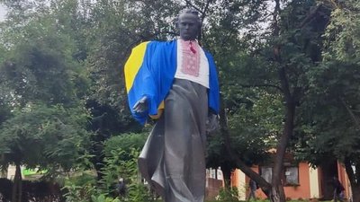 На Тернопільщині вишивають сорочку Шевченку