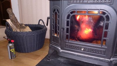 Купують пічки та запасаються дровами: як жителі Дніпропетровщини готуються до зими