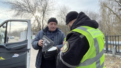 Водій Олег та старший інспектор.