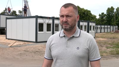 90 зі 180 будинків: під Черніговом почали встановлювати модульне містечко