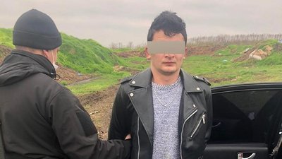 Правоохоронці затримали чоловіка, який викрав автомобіль в тернополянина