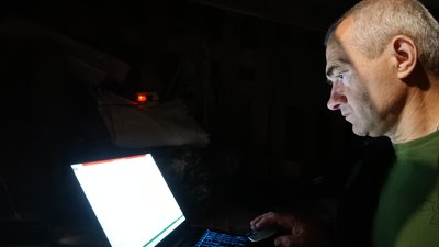 "Професор" проводить онлайн-пари у бліндажі "Професор" проводить онлайн-пари у бліндажі