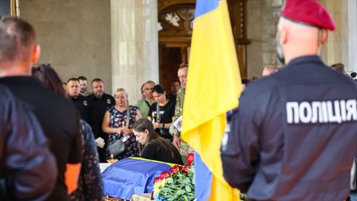 У Миколаєві попрощались із загиблим поліцейським Максимом Алєксєєвим
